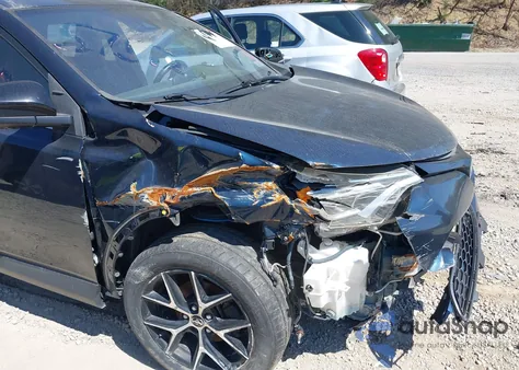 2017 Toyota Rav4 Se z USA, uszkodzony, nr VIN JTMJFREV1HJ707433